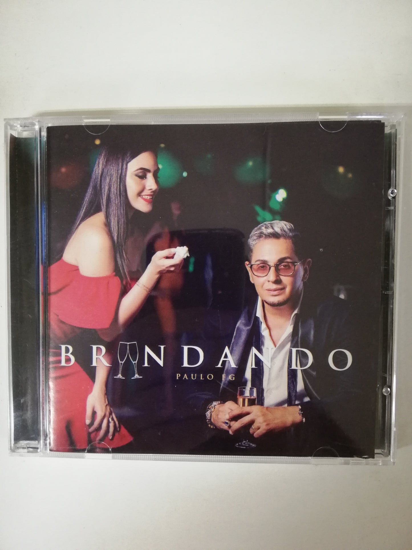 CD PAULITO F.G. - BRINDANDO