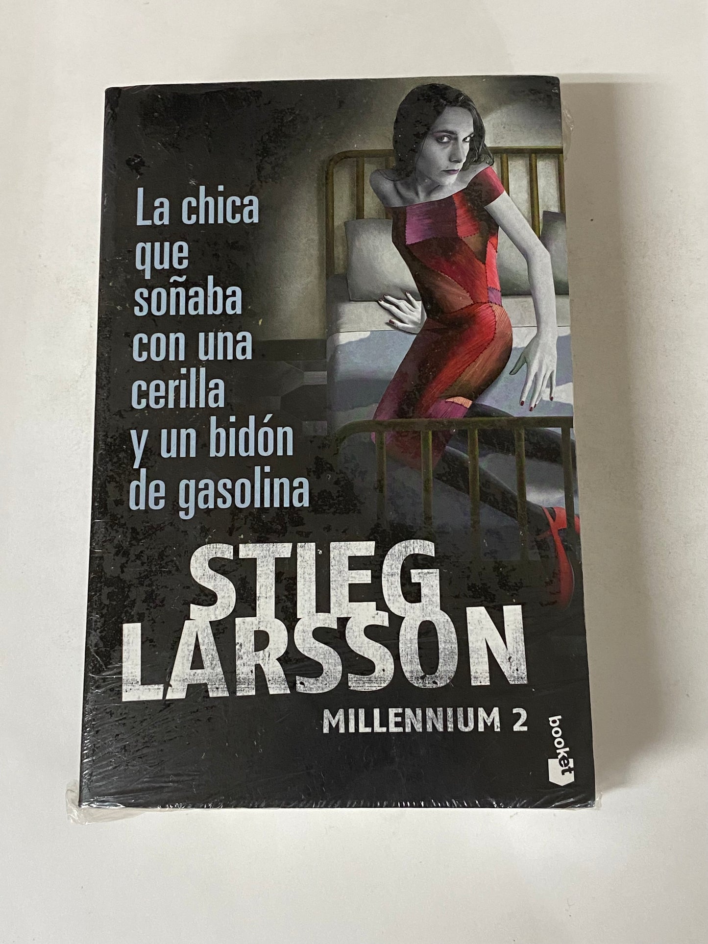 LA CHICA QUE SOÑABA CON UNA CERILLA Y UN BIDON DE GASOLINA- STIEG LARSSON