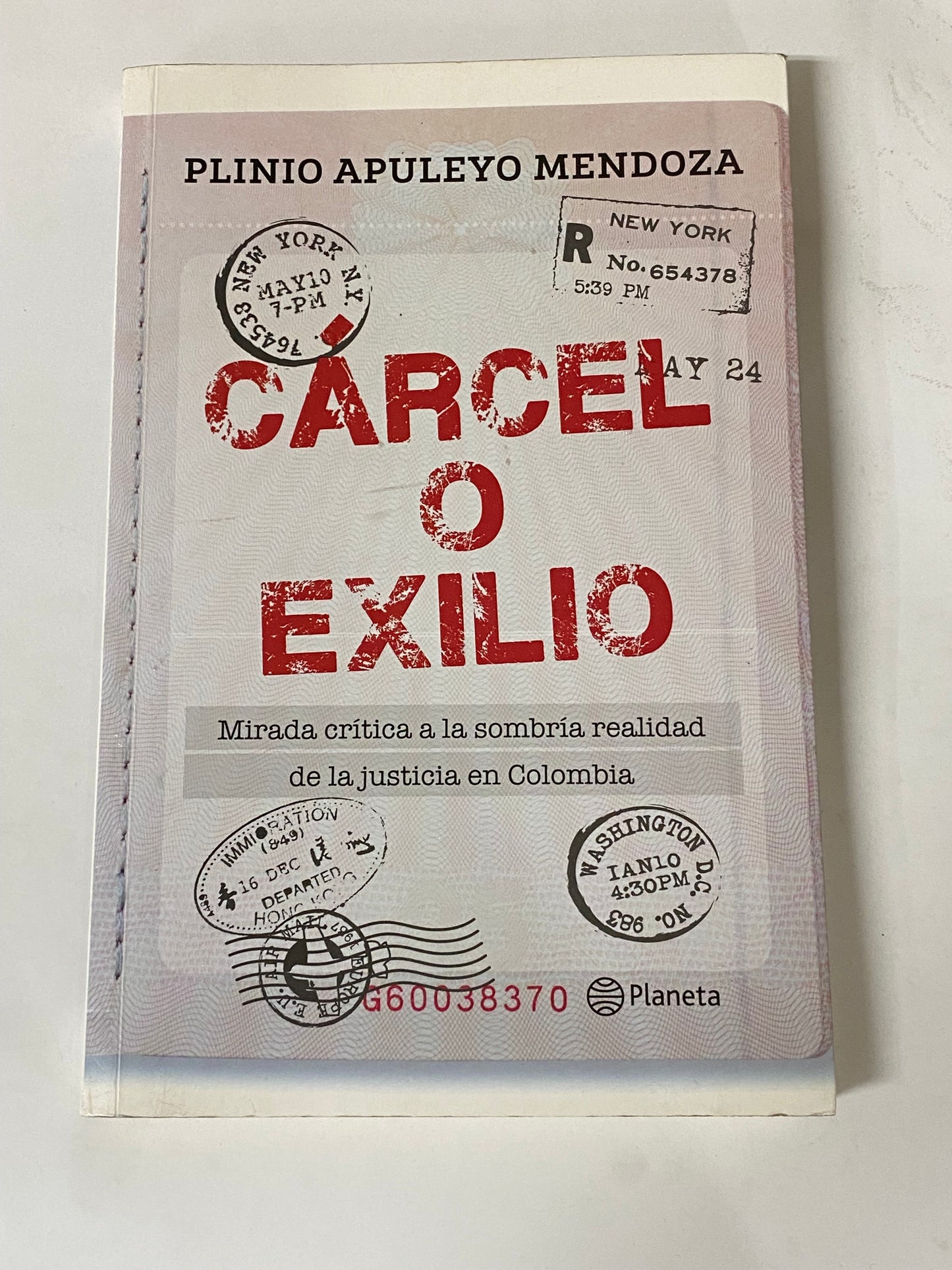 CARCEL O EXILIO- PLINIO APULEYO MENDOZA