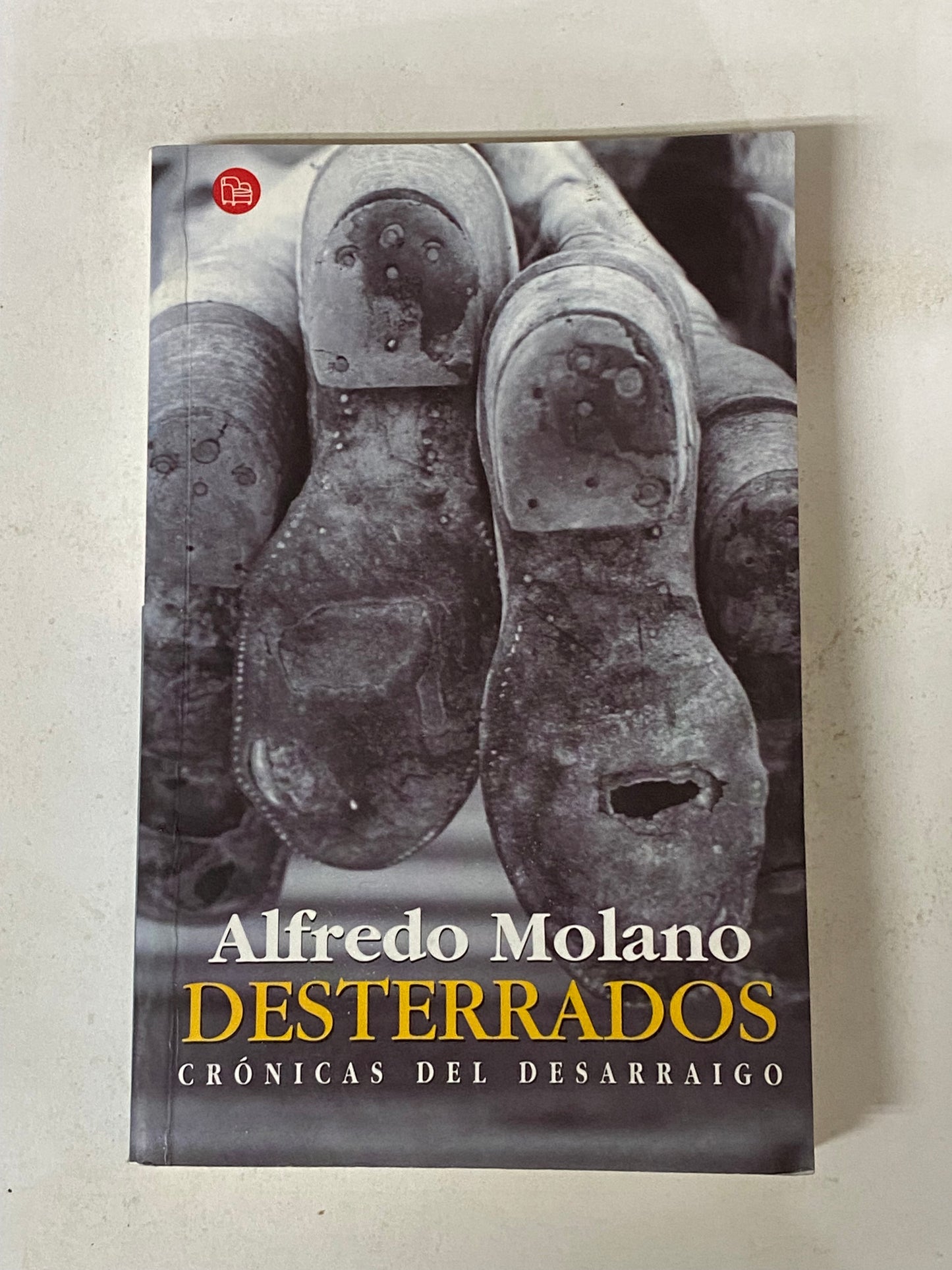 DESTERRADOS CRONICAS DE DESARRAIGO- ALFREDO MOLANO