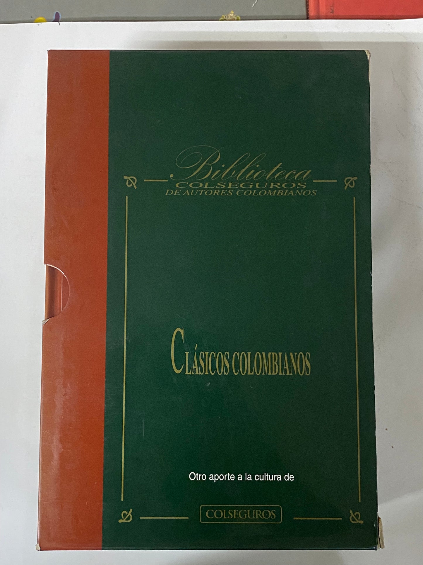 ESTUCHE DE 3 LIBROS- CLASICOS COLOMBIANOS