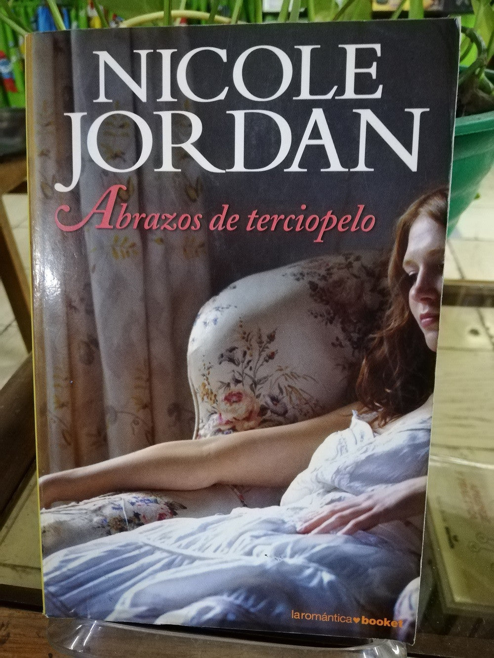 ABRAZOS DE TERCIOPELO - NICOLE JORDAN