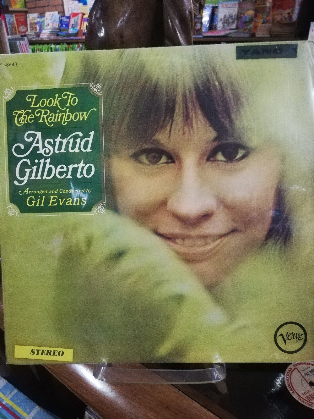 LP ASTRUD GILBERTO - LOOK TO THE RAINBOW